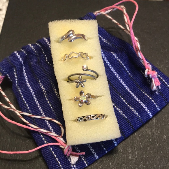 Jewelry - NEW 5 adjustable toe rings